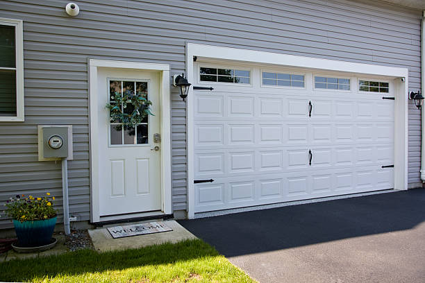 24/7 Emergency Garage Door Panel Replacement experts in English, IN
